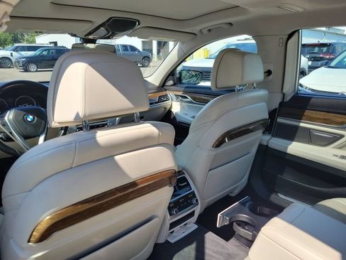 Used 2016 BMW 750i xDrive AWD/4WD image 10