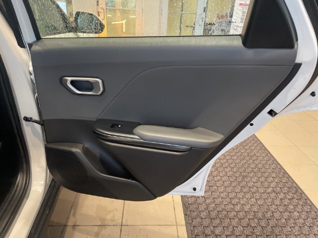 Used 2025 Kia K4 FWD image 36