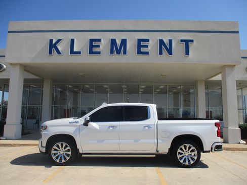 Used 2020 Chevrolet Silverado 1500 High Country w/ Technology Package AWD/4WD image 1