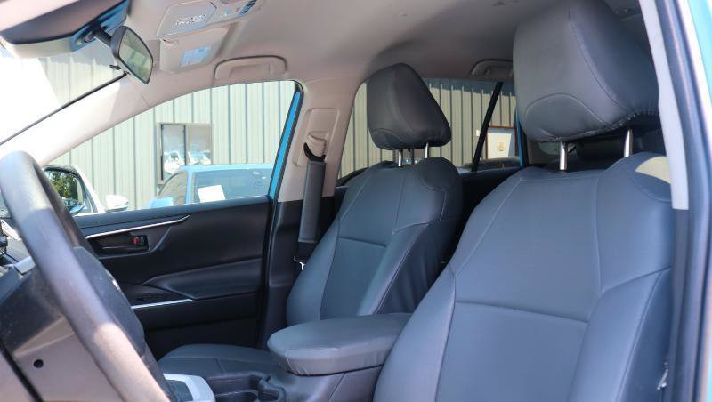 Used 2021 Toyota RAV4 LE FWD image 8