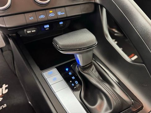 Used 2025 Hyundai Elantra SE image 19