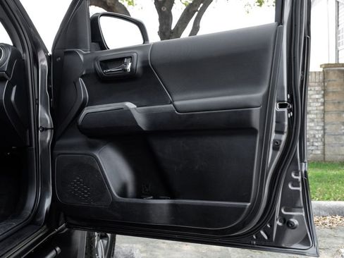 Used 2019 Toyota Tacoma TRD Sport w/ Technology Package image 52