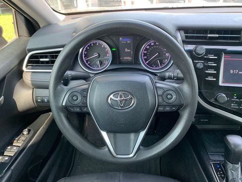 Used 2018 Toyota Camry LE w/ Convenience Package FWD image 11
