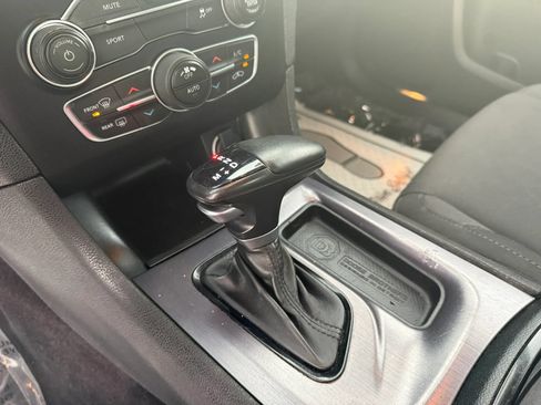 Used 2017 Dodge Charger R/T w/ Blacktop Package RWD image 20