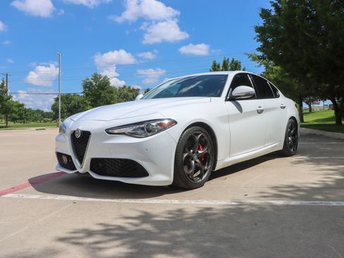 Used 2018 Alfa Romeo Giulia Ti Sport w/ Quick Order Package 22U Sport RWD image 3