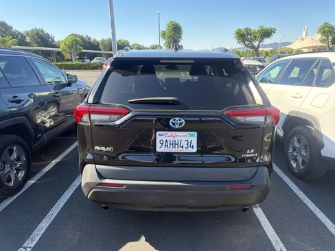 Certified 2021 Toyota RAV4 LE AWD/4WD image 7