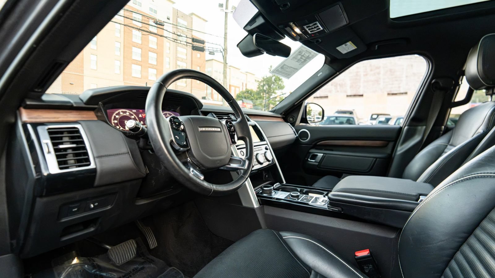 Used 2020 Land Rover Discovery HSE AWD/4WD image 38