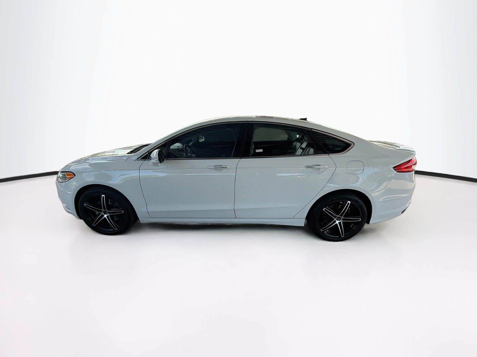 Used 2017 Ford Fusion Titanium AWD/4WD image 4