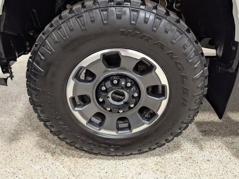 Used 2024 Ford F250 Platinum w/ Tremor Off-Road Package image 13