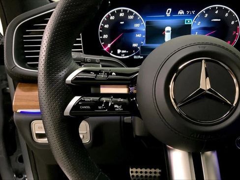 Used 2025 Mercedes-Benz GLS 450 4MATIC image 23