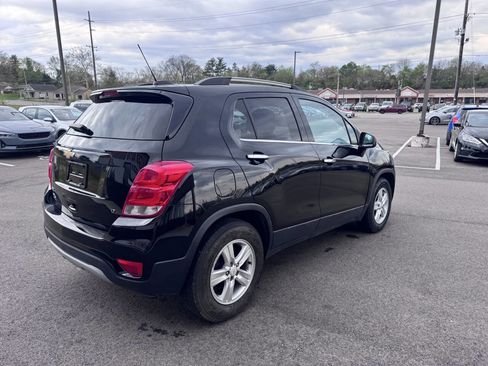 Used 2020 Chevrolet Trax LT w/ LT Convenience Package image 5