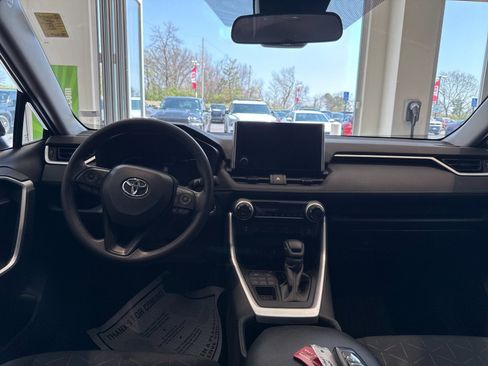 Used 2025 Toyota RAV4 XLE AWD/4WD image 13