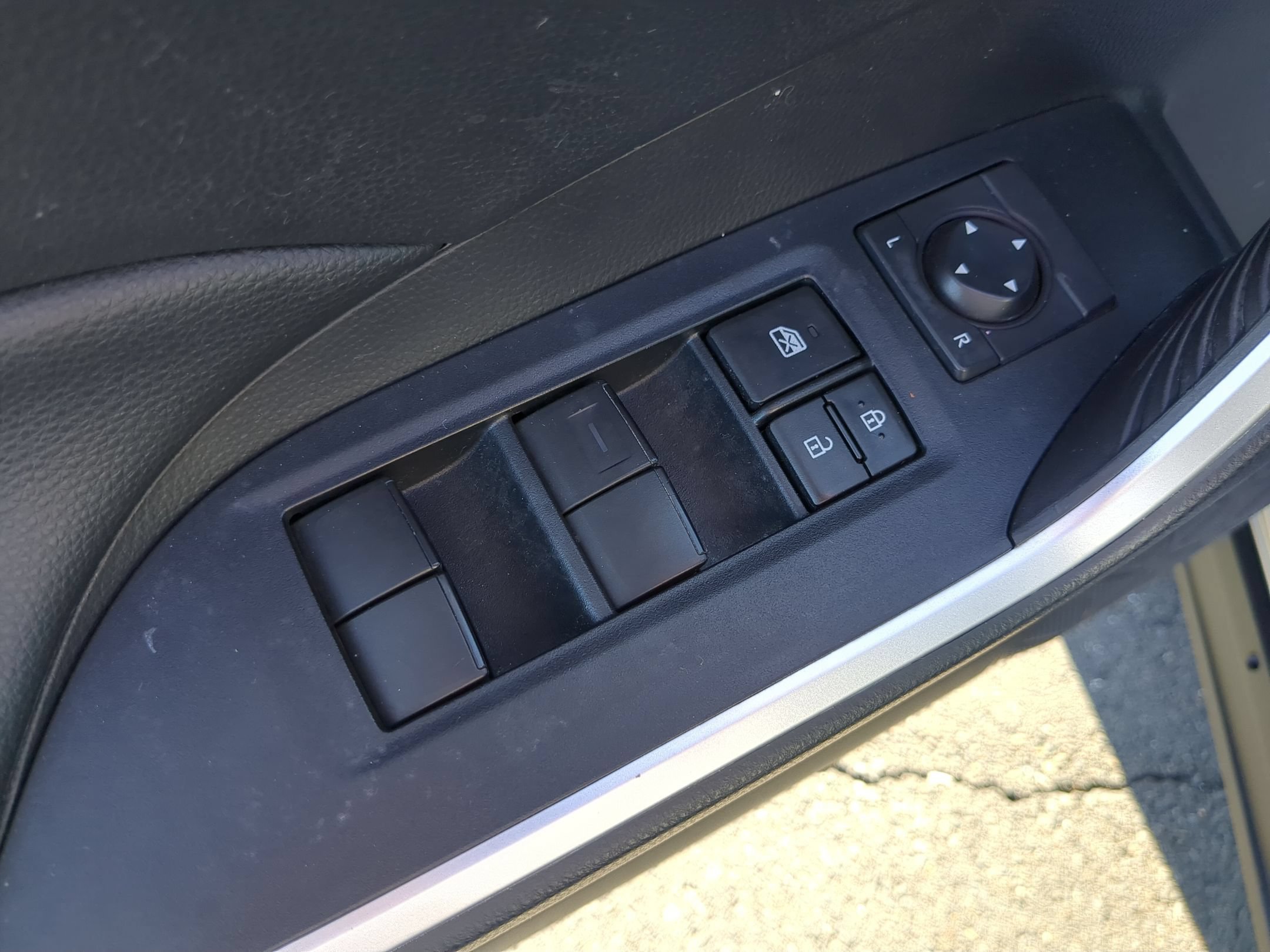 Used 2021 Toyota RAV4 LE AWD/4WD image 20