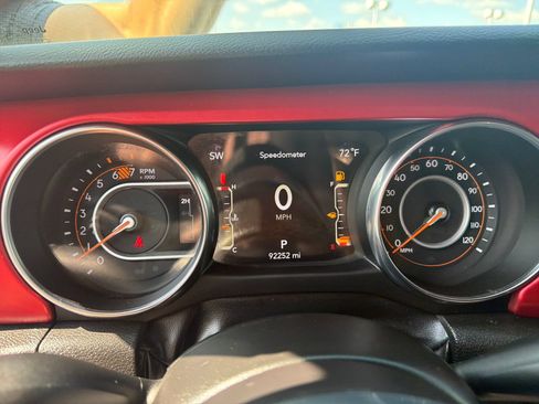 Used 2023 Jeep Wrangler Unlimited Rubicon w/ Cold Weather Group AWD/4WD image 17