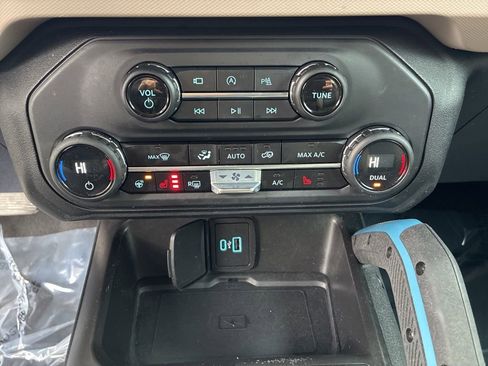 Used 2023 Ford Bronco Wildtrak image 17