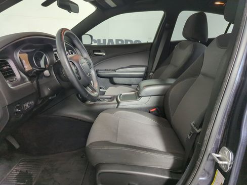 Used 2018 Dodge Charger SXT image 7