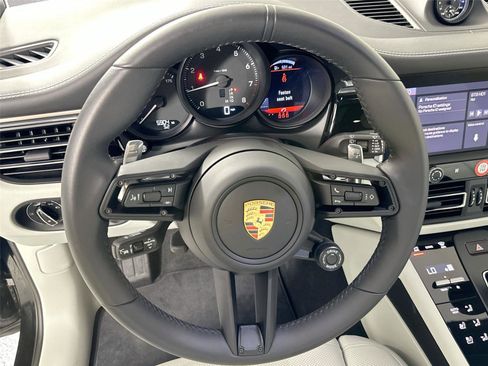 Certified 2024 Porsche Macan AWD/4WD image 24