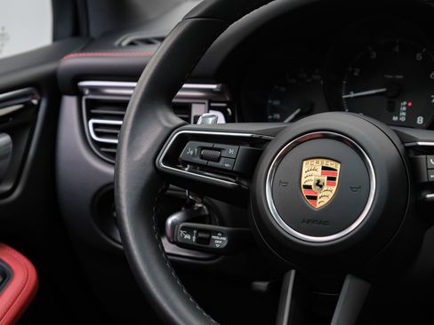 Used 2023 Porsche Macan AWD/4WD image 19