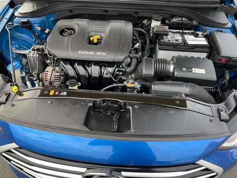 Used 2017 Hyundai Elantra SE image 25