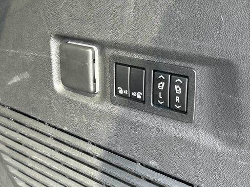 Used 2022 GMC Yukon XL Denali AWD/4WD image 26