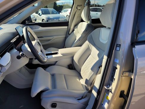 Certified 2025 Volvo EX90 Ultra image 9