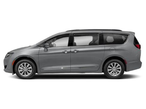 Used 2020 Chrysler Pacifica Touring-L FWD image 4