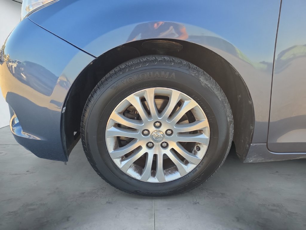 Used 2017 Toyota Sienna XLE FWD image 14