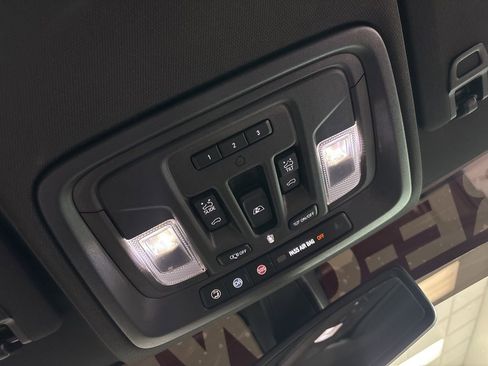 Used 2022 Chevrolet Silverado 1500 High Country AWD/4WD image 24