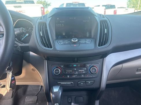Used 2017 Ford Escape SE w/ SE Leather Comfort Package AWD/4WD image 17