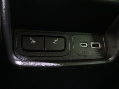 Used 2023 Cadillac XT4 Luxury w/ Cold Weather Package FWD image 17
