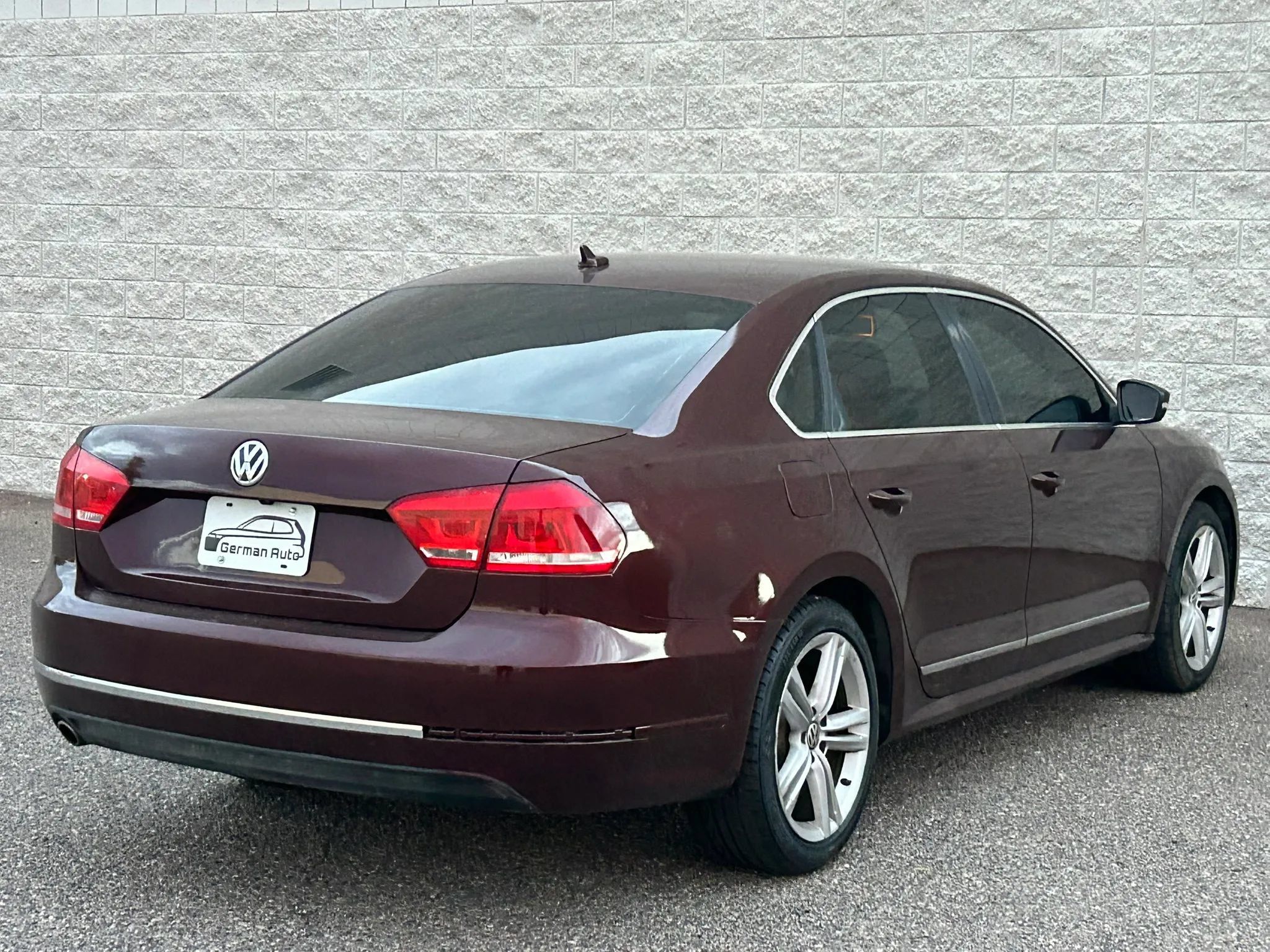 Used 2014 Volkswagen Passat TDI SEL Premium FWD image 4