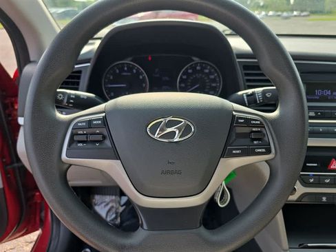 Used 2017 Hyundai Elantra SE FWD image 18