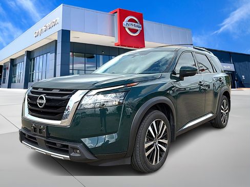 Used 2024 Nissan Pathfinder Platinum image 1