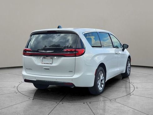 New 2026 Chrysler Pacifica Select image 12