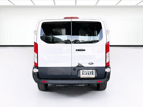 Used 2018 Ford Transit 250 130 Low Roof w/ Exterior Upgrade Package RWD image 5