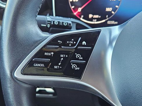 Used 2024 Mercedes-Benz GLC 300 4MATIC image 24