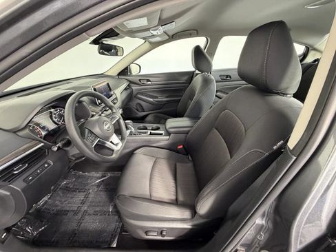 Used 2025 Nissan Altima 2.5 SV FWD image 17