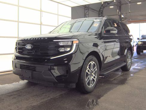 Used 2025 Ford Expedition Active AWD/4WD image 4