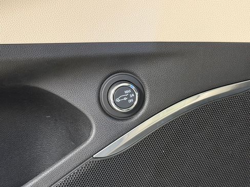 Used 2019 Buick Enclave Essence AWD/4WD image 29
