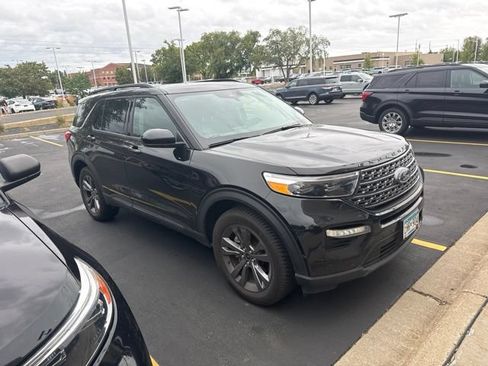 Used 2023 Ford Explorer XLT w/ Equipment Group 202A AWD/4WD image 2