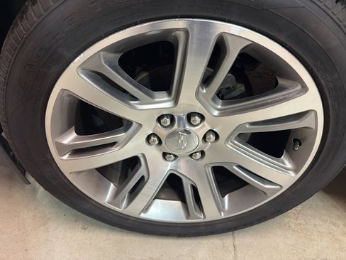 Used 2015 Cadillac Escalade Luxury image 31