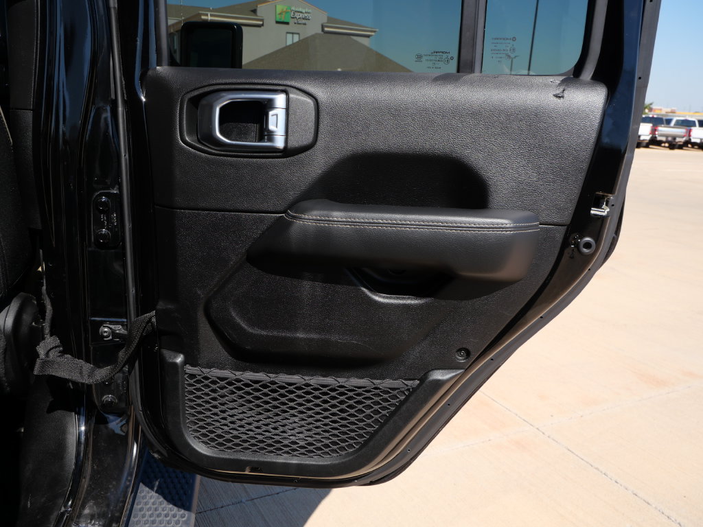 Used 2021 Jeep Wrangler Unlimited Sahara AWD/4WD image 9