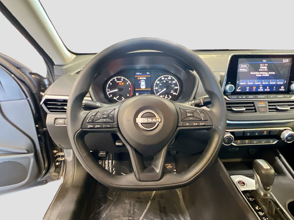 Used 2025 Nissan Altima 2.5 S FWD image 11