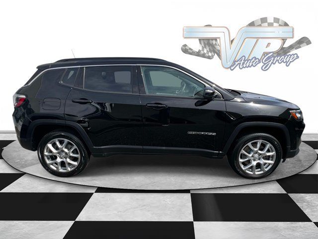 Used 2023 Jeep Compass Latitude AWD/4WD image 3