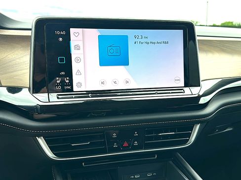 Used 2025 Volkswagen Atlas SE FWD image 32