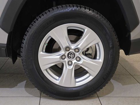 Used 2019 Toyota RAV4 LE w/ Carpet Mat Package AWD/4WD image 8