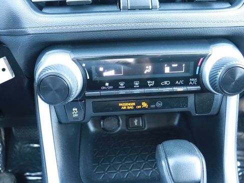 Used 2021 Toyota RAV4 LE image 19