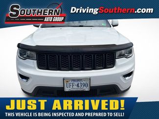 Used 2017 Jeep Grand Cherokee Laredo w/ Quick Order Package 23E AWD/4WD video 1