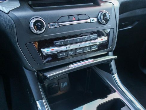 Used 2020 Ford Explorer XLT w/ Equipment Group 202A image 15