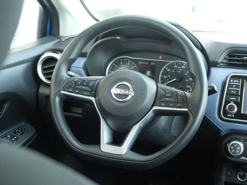Used 2023 Nissan Versa SV image 8